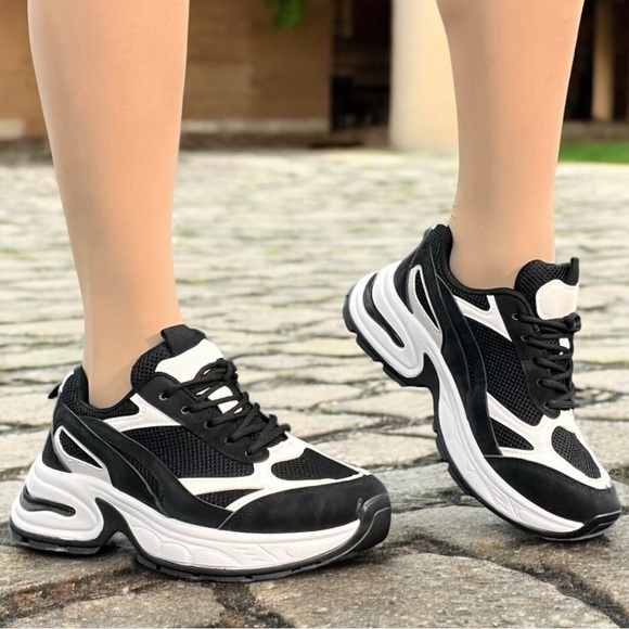 SOPHIE BLACK LOW TOP CHUNKY SNEAKER - Picture 1 of 7